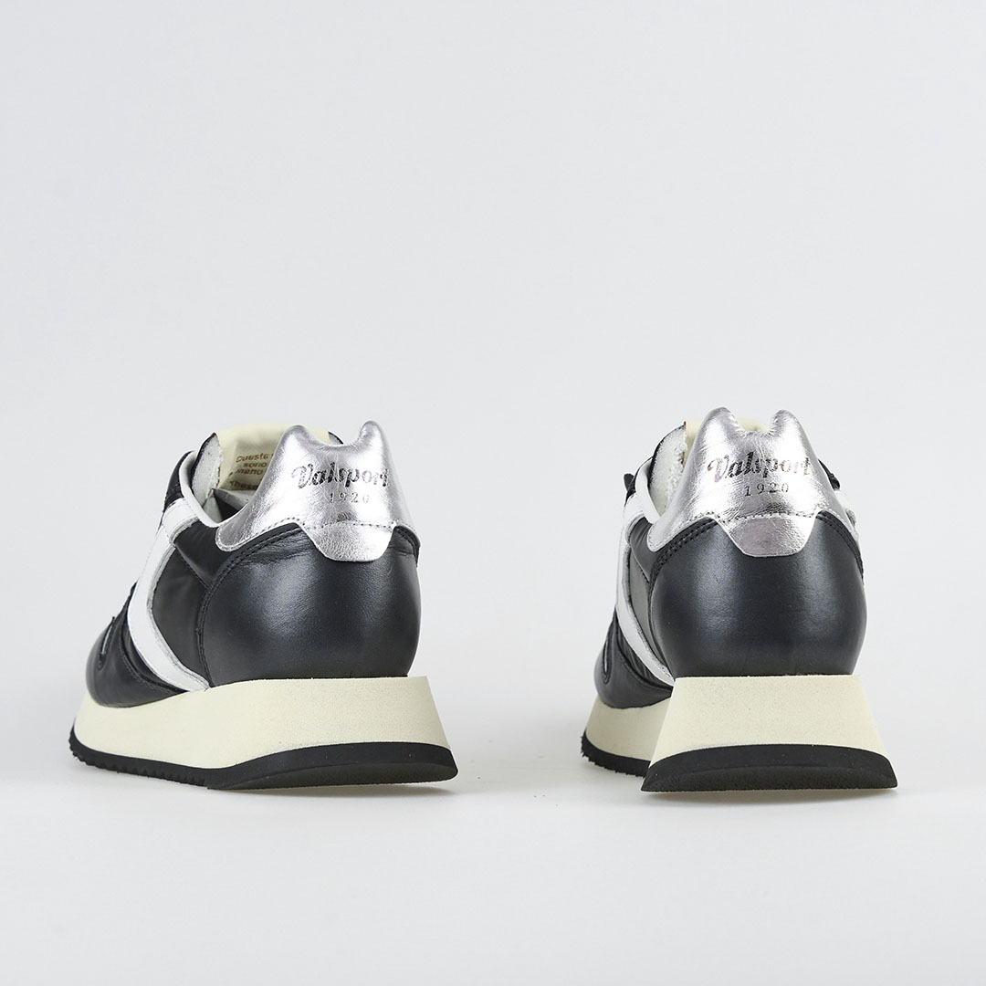 Magic Run Pearly Black 1
